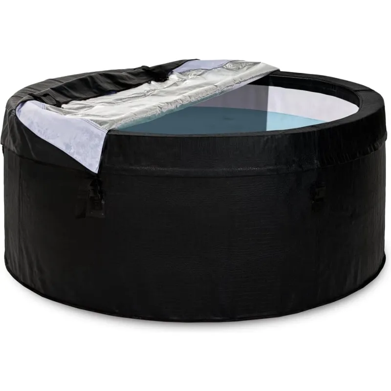 spa en hot tub met helder water waar mensen genieten naast een draagbaar zwembad van een paar kg geplaatst in de buurt met aandacht voor installatie en onderhoud